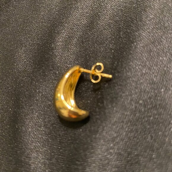 Chunky Gold Colored Hoop Earrings for Women - Picture 10 of 11